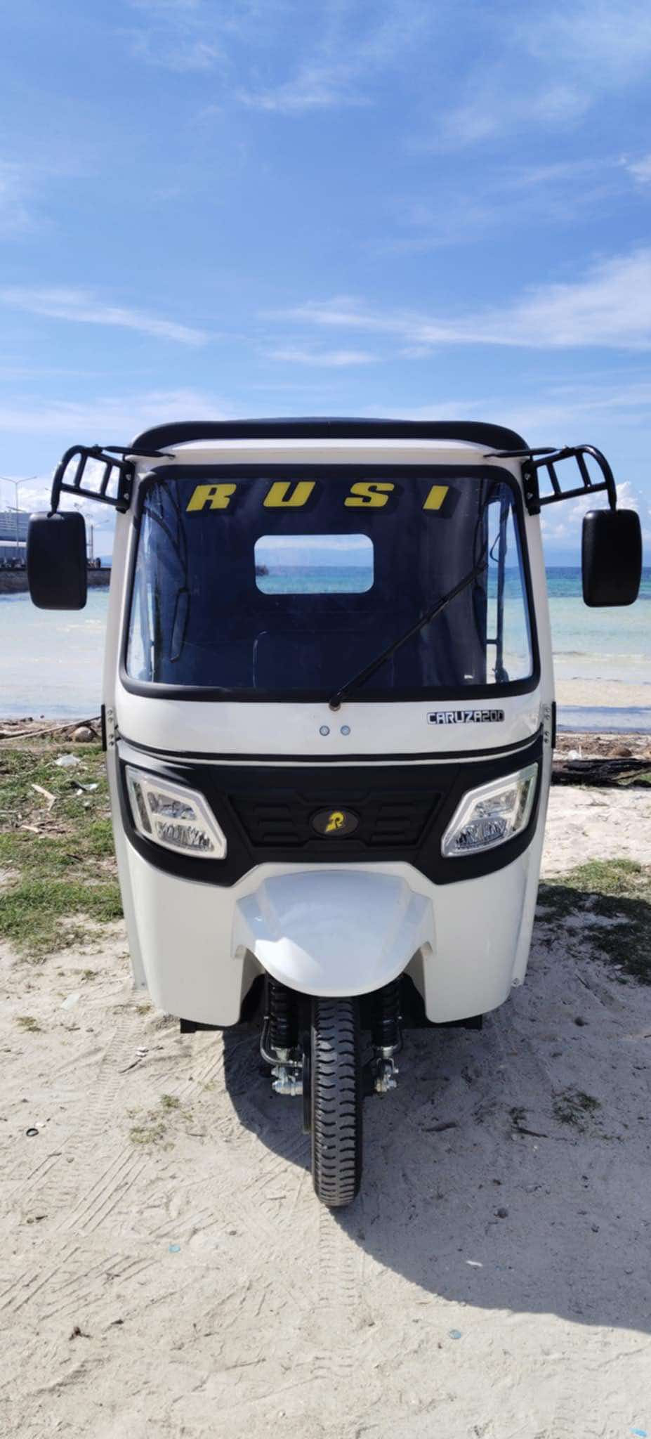 Tuktuk Manual White